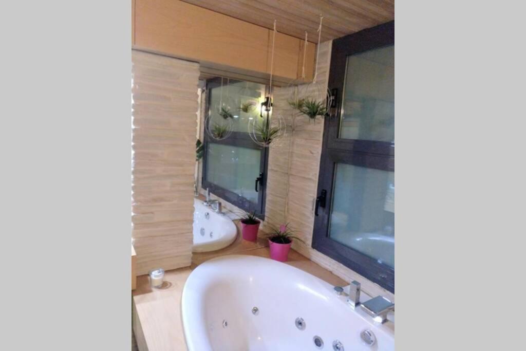 Cozy Designer Apart / Acogedor Apartamento De Diseno ● Wifi - Jacuzzi - A/C Steamsauna Apartment Madrid Exterior photo