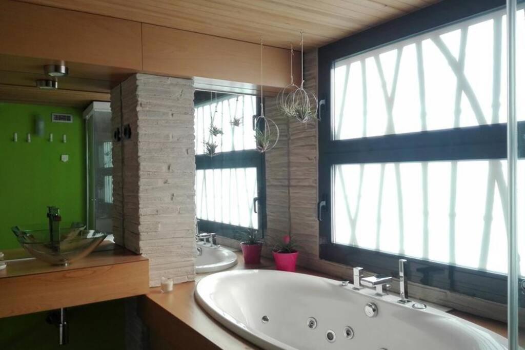 Cozy Designer Apart / Acogedor Apartamento De Diseno ● Wifi - Jacuzzi - A/C Steamsauna Apartment Madrid Exterior photo